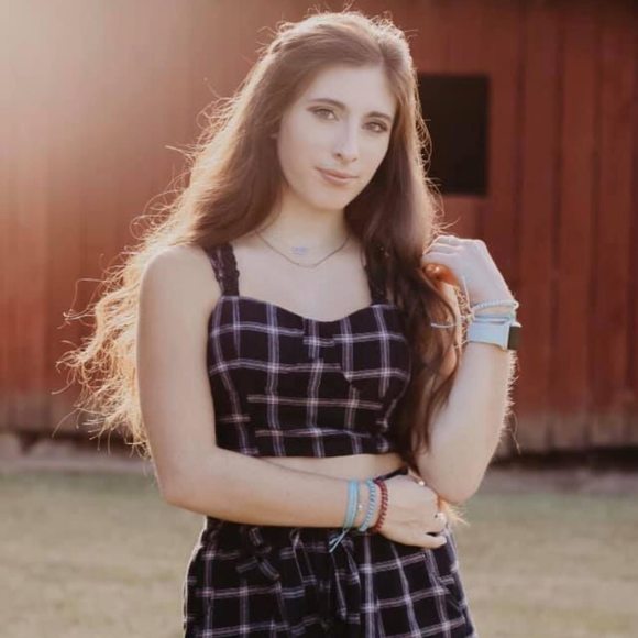 Meet your Posher, Taylor - Picture 1 of 1